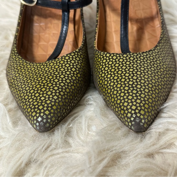 Chie Mihara Black leather T-Strap with Velvet Heel size 37/US 7 - Picture 2 of 6